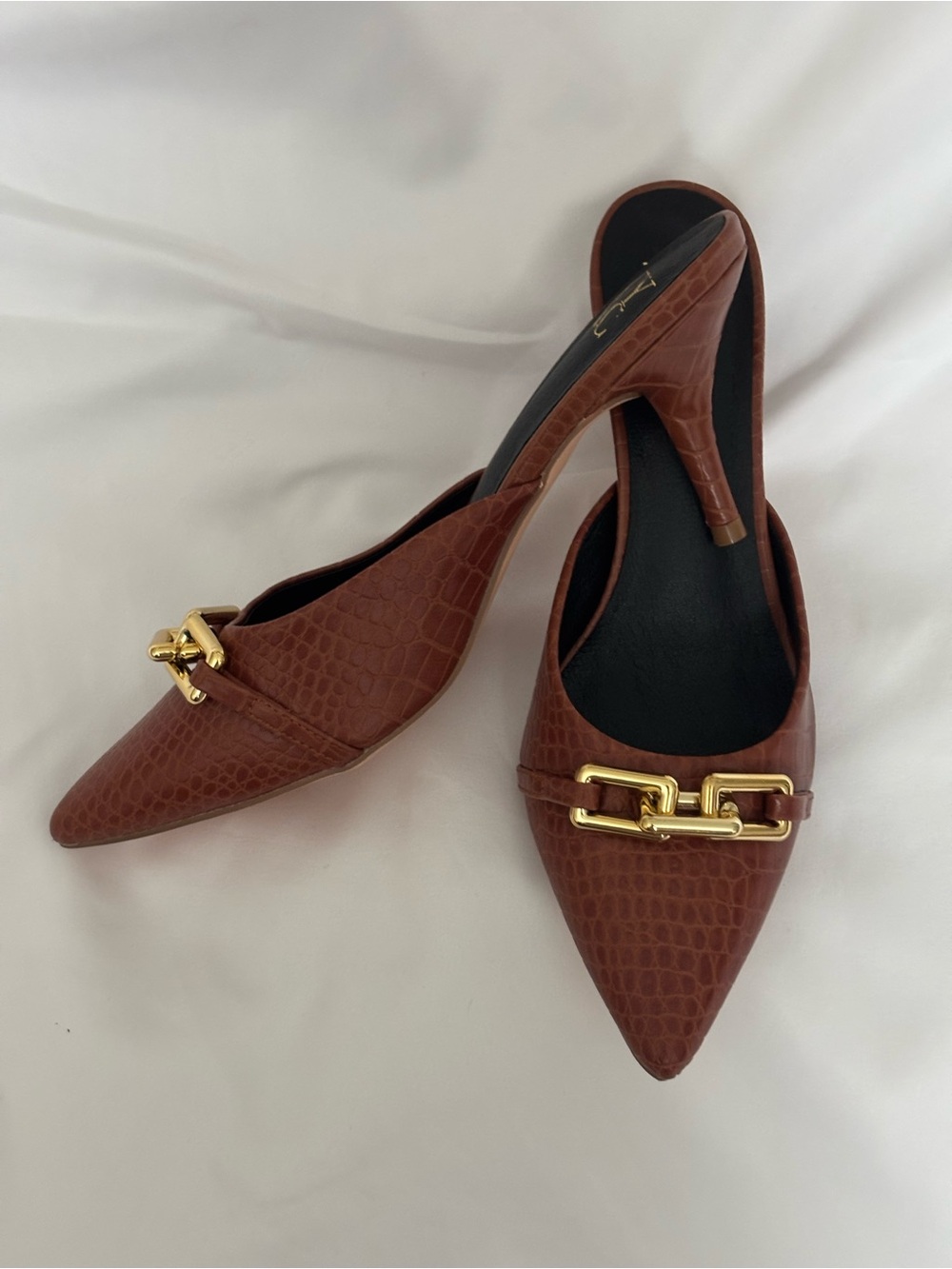 New York & C Brown Croc-Embossed Pointed Slingback Heels with Gold Chain